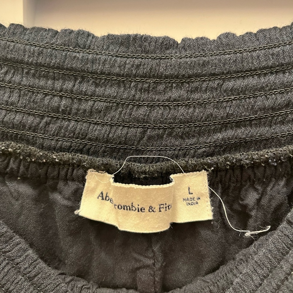Abercrombie & Fitch black flowy pants - Picture 3 of 7